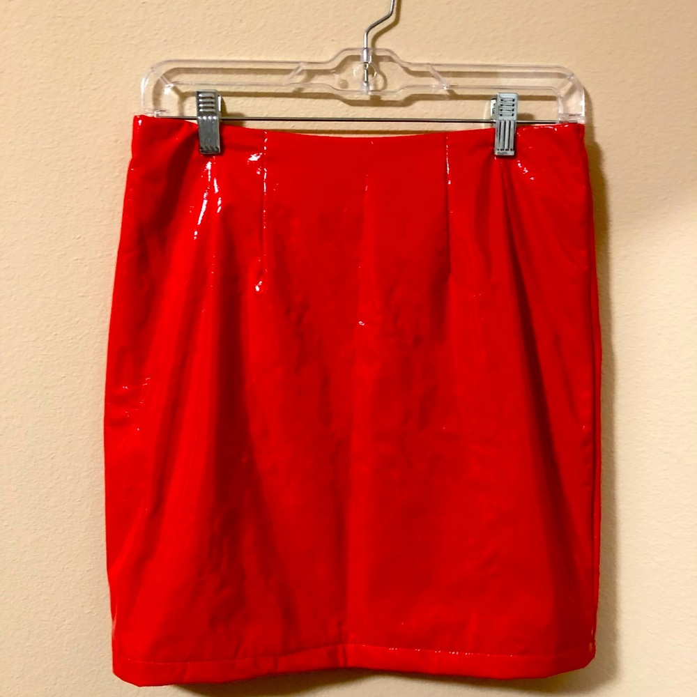 RED SKIRT —LIKE NEW RED SKIRT WITH BACK ZIPPER GORGEOUS SKIRT .